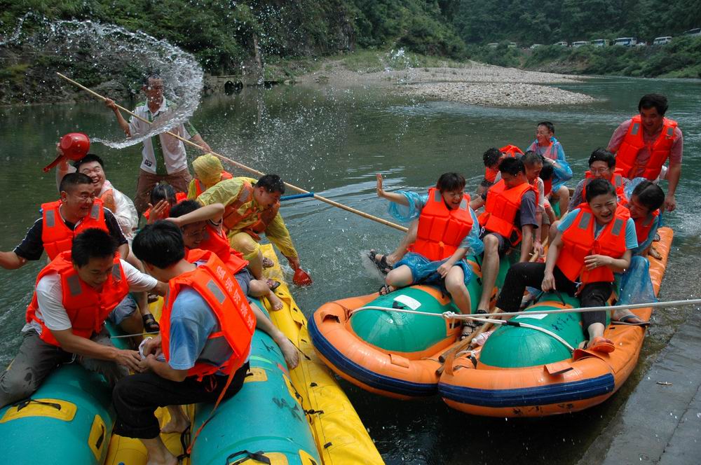 長沙出發(fā)到黃龍洞、森林公園、猛洞河、天門山、鳳凰古城六日游